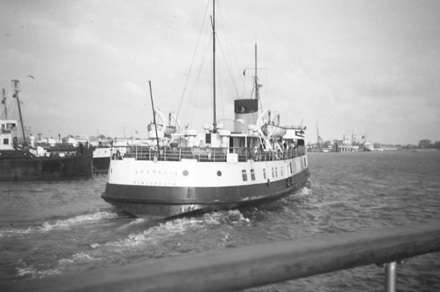 Isle of Wight Ferry UK — Wightlink service in Portsmouth Harbour